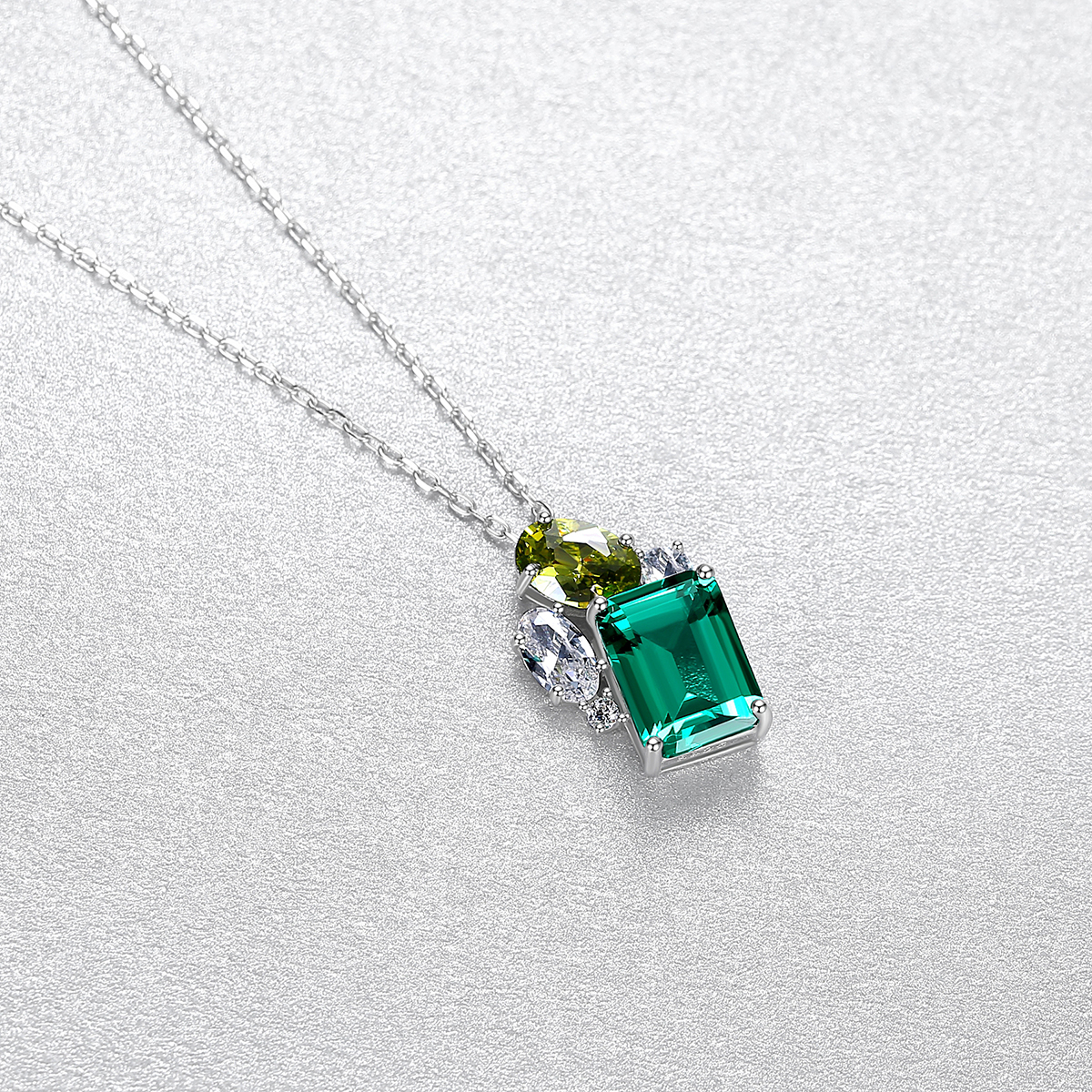 Bagutte Emerald Gem Stone Sterling Silver Necklace
